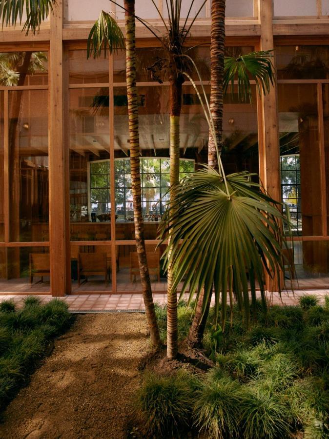 Rooms Hotel Батуми Экстерьер фото