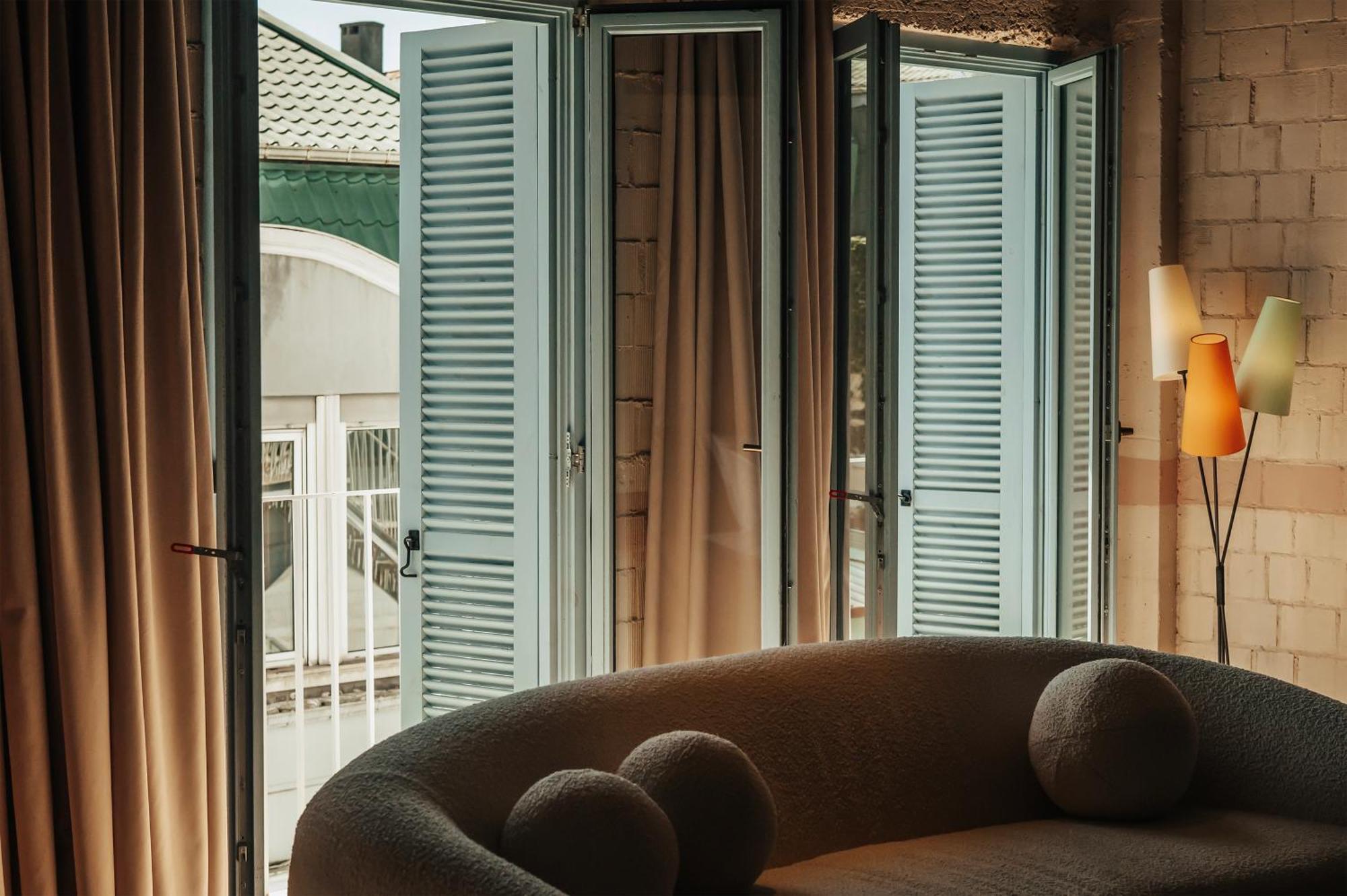 Rooms Hotel Батуми Экстерьер фото